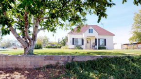 Hot Tub and Grandma's Cottage, Charming and Nostalgic